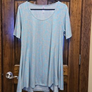 Lularoe Abstract Pattern Perfect T EUC Medium